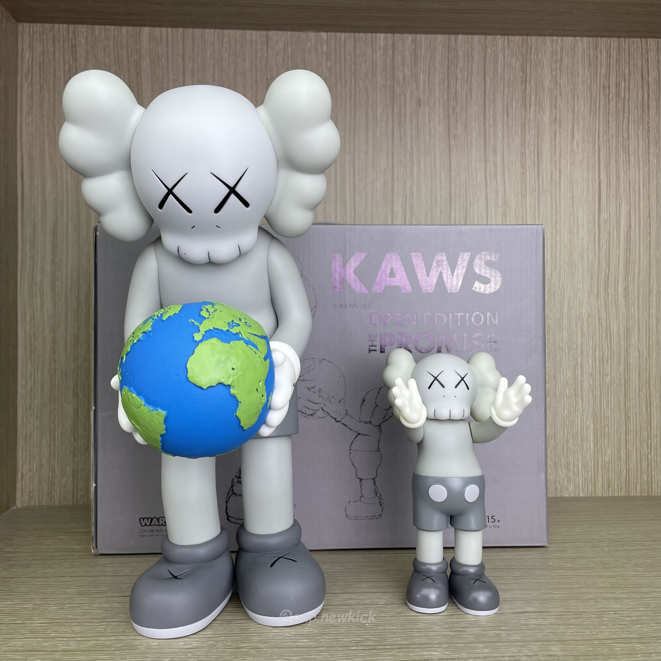 Kaws The Promise Grey Figure (8) - www.newkick.vip